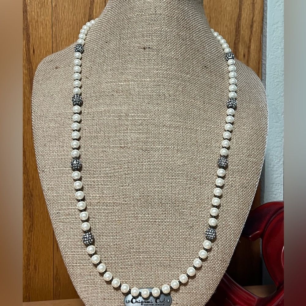 NWT Dillard’s Elegant Pearl and Silver Necklace Length 33” + 3” extender. #DILL1